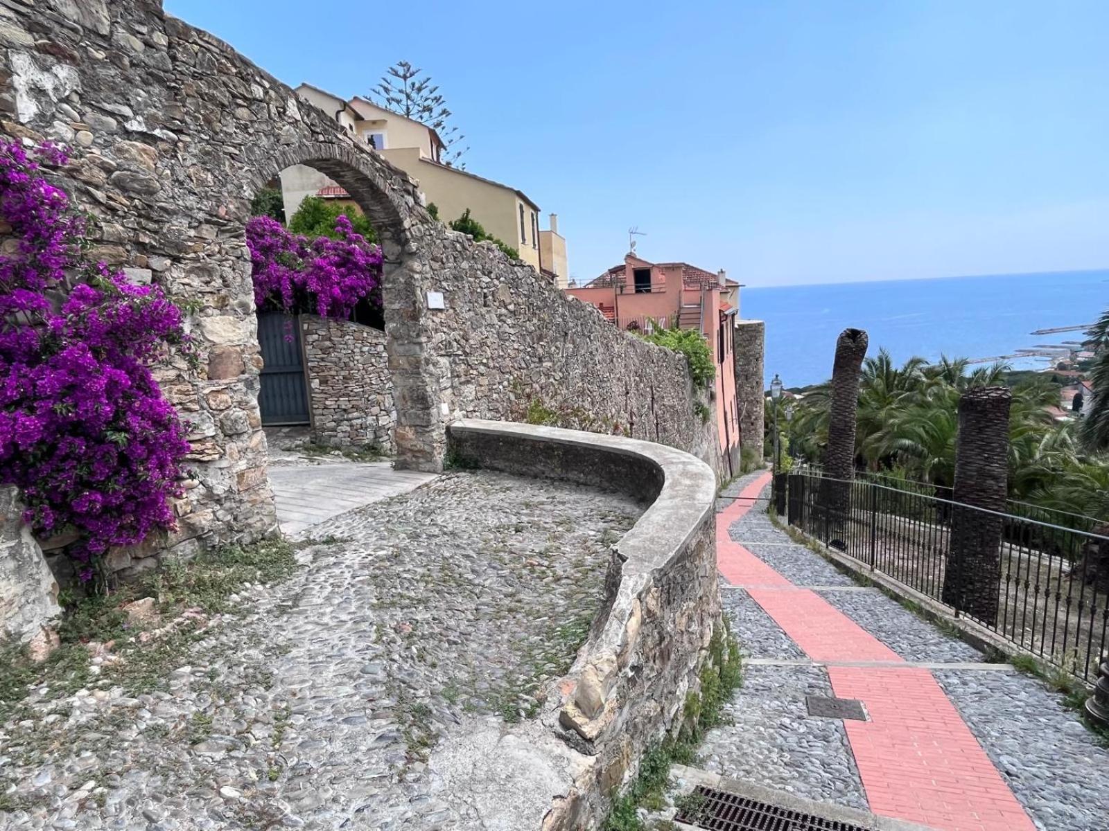 Bed and Breakfast La Finestra Sul Borgo Черво Екстер'єр фото